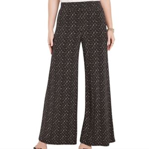 Maurices Black Diamond Print Wrinkle Free Wide Leg Pants Size Large EUC
